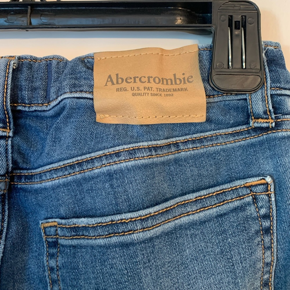 Abercrombie Kids Boys Lightweight Straight Leg Jeans in Medium Wash - Picture 8 of 13